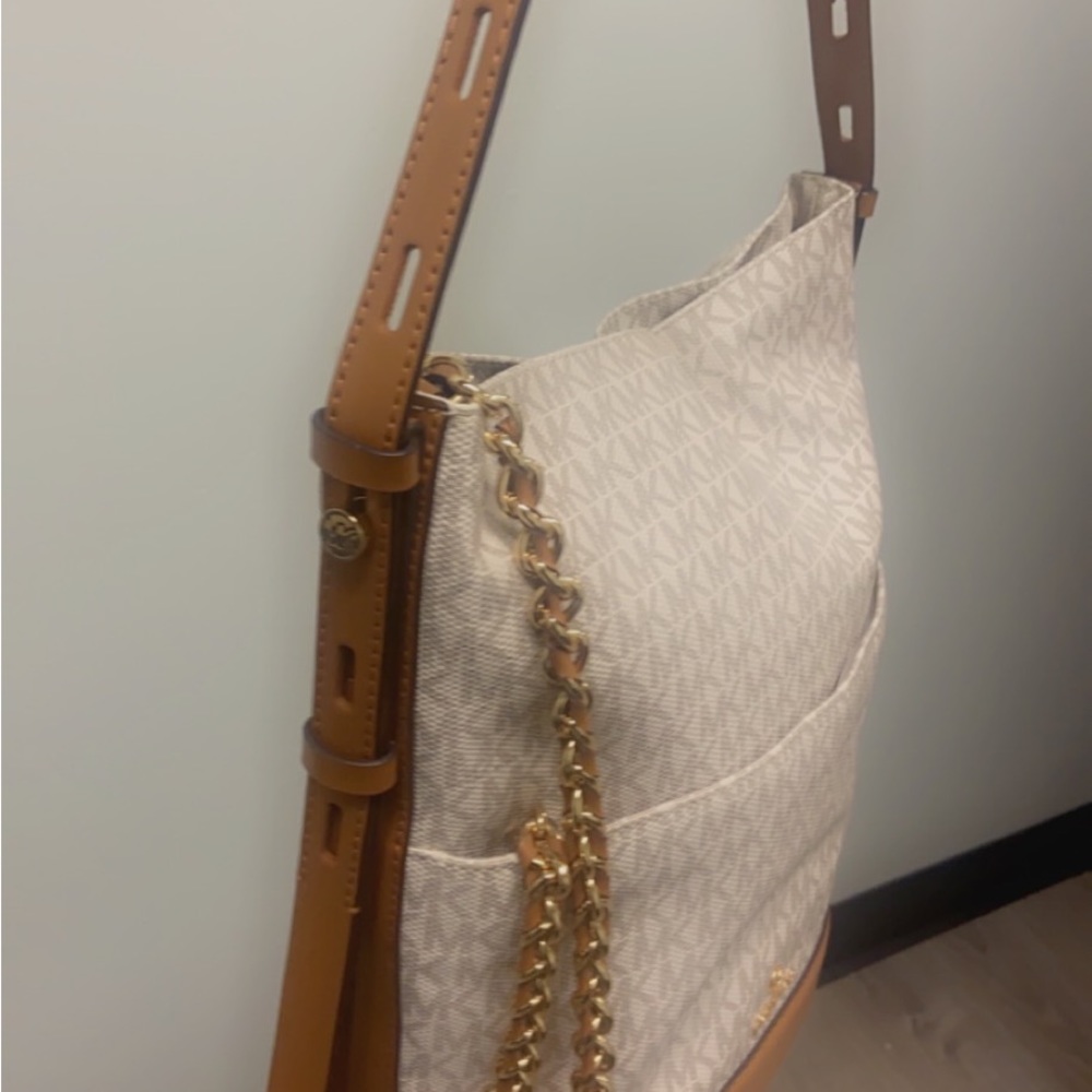 Like new, no stains or rips Michael Kors bag